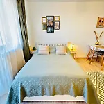 Zentrales Und Gemuetliches Apartment In Passau Mit Balkon,Badewanne Und Parkplatz