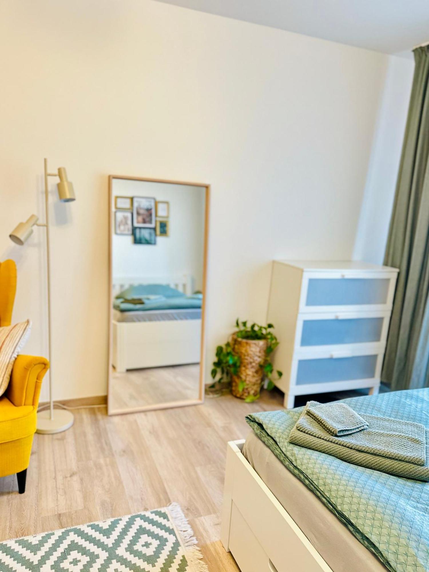 Zentrales Und Gemuetliches In Mit Balkon,badewanne Und Parkplatz Apartment *