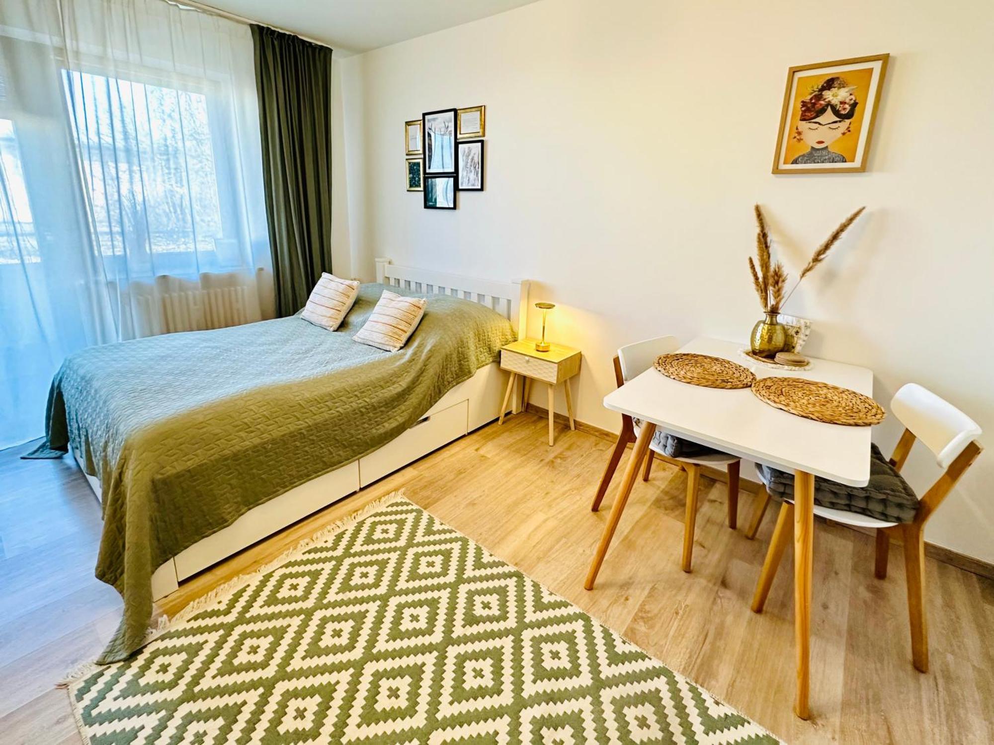 Zentrales Und Gemuetliches In Mit Balkon,badewanne Und Parkplatz *