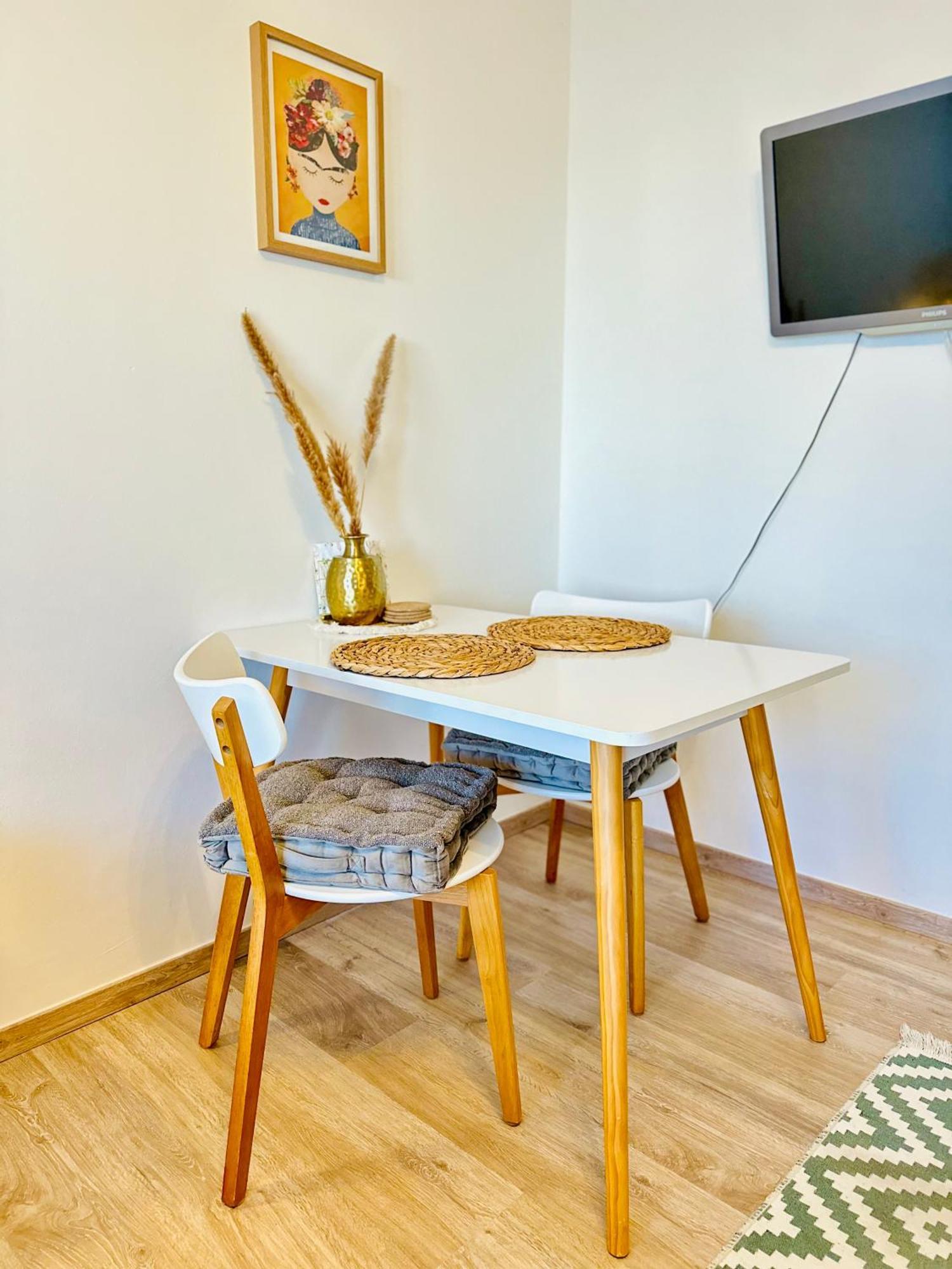 Zentrales Und Gemuetliches In Mit Balkon,badewanne Und Parkplatz Apartment *